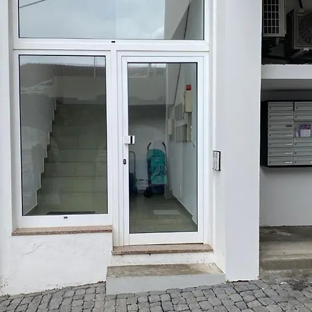 דירה Local Balcony ולאס