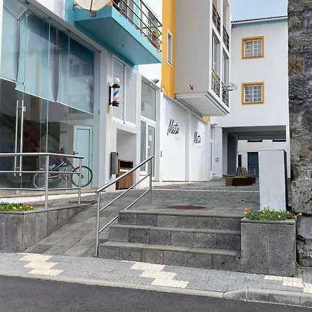 Local Balcony דירה *