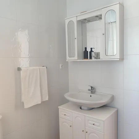 דירה Local Balcony ולאס