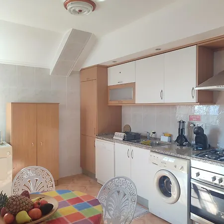 Local Balcony דירה *