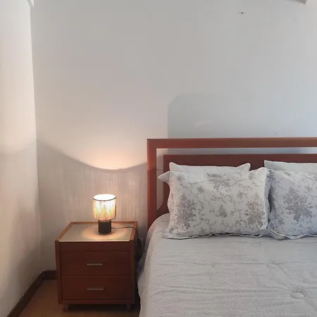 Local Balcony דירה